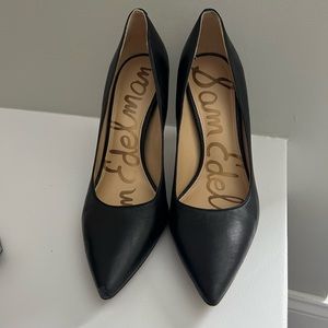Black leather Sam Edelman pumps